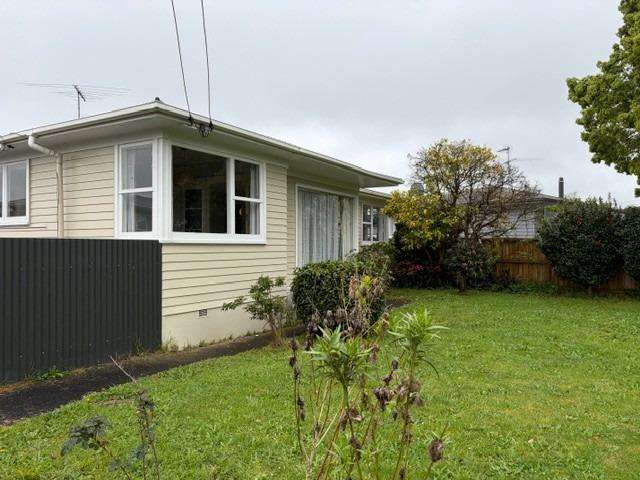 3 BEDROOM - GARAGE - SINGLE LEVEL