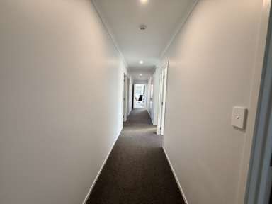 23 Swan Road_4
