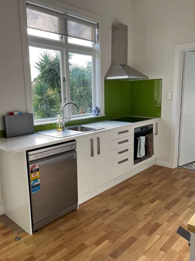 Freshly Renovated 4BR-Walk to Village, MAGS, More!