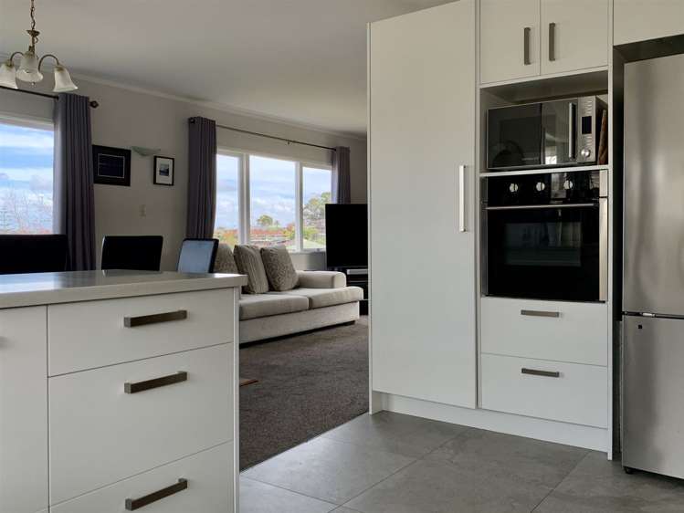 82 Ravenwood Drive Forrest Hill_4