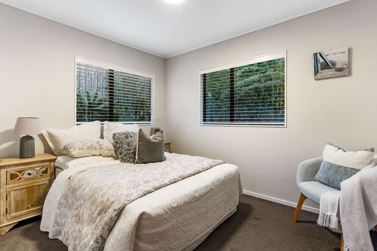 1/6 Honeysuckle Lane Mairangi Bay_12