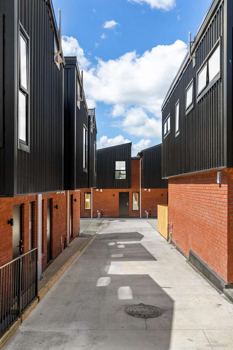 2/24 Carnoustie Drive Wattle Downs_11