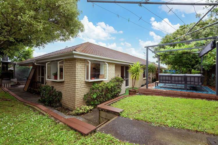 24 Frank Bunce Grove Flat Bush_14