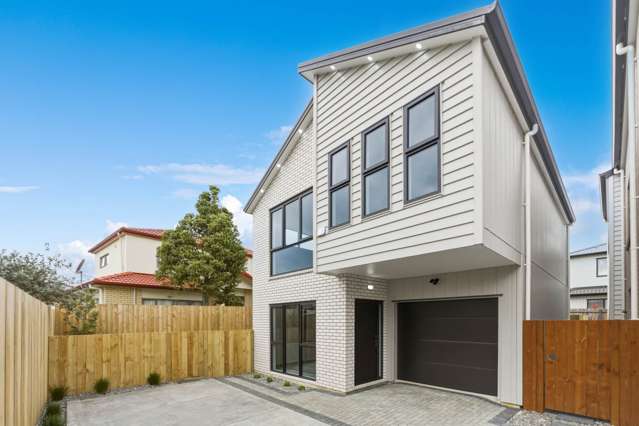Brand-New Freestanding Living in Bucklands Beach