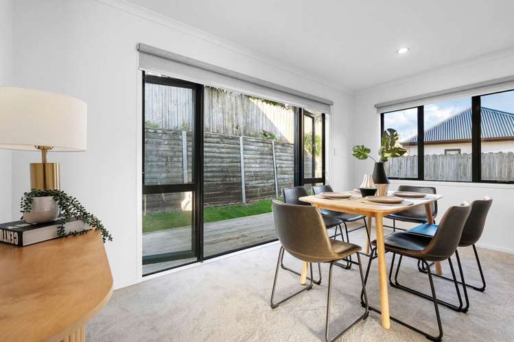 86 Fields Parade Oteha_1