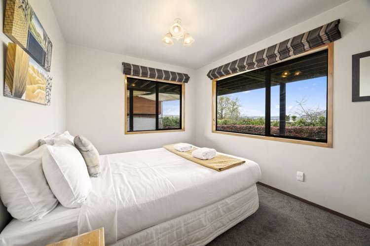 1/11 Krissell Place Acacia Bay_13