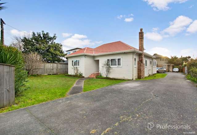 Spacious 4 Bedroom Family Home in Prime New Lynn Location  $775 per week