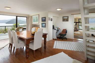 Black Point, Whatanihi._3