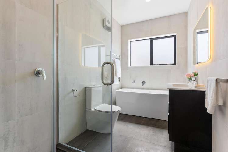 9 and 13 Arahi Road Clevedon_15