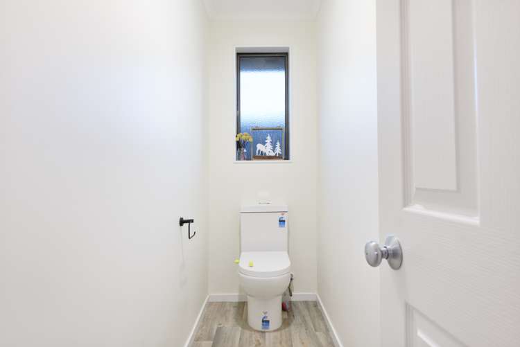 8 Woodbank Drive Glen Eden_11