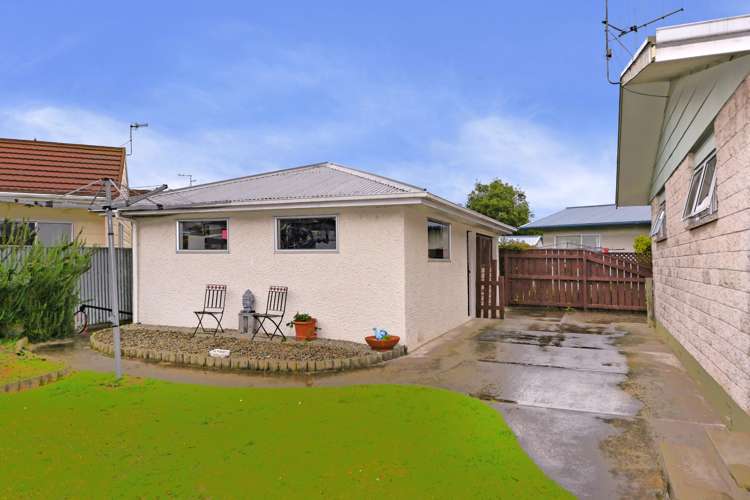 5 Cornwall Place Stoke_13