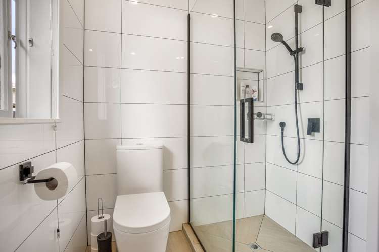 1/9 Vardon Road Green Bay_11