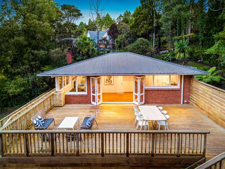 208 Forest Hill Road Waiatarua_1