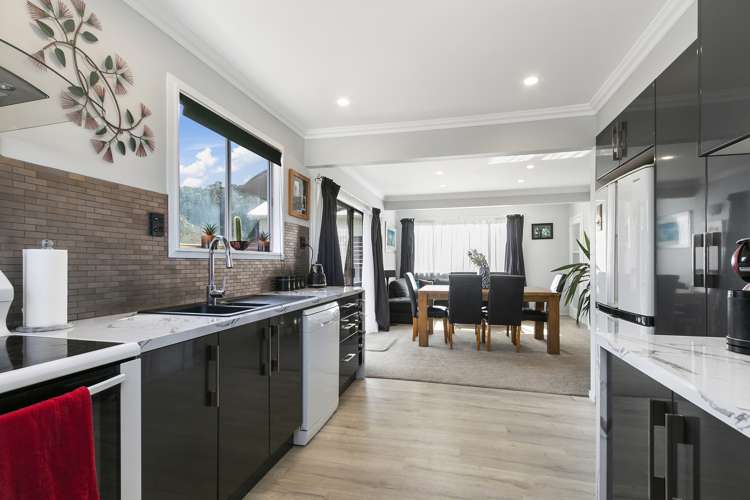 15 Clematis Grove Maungaraki_7