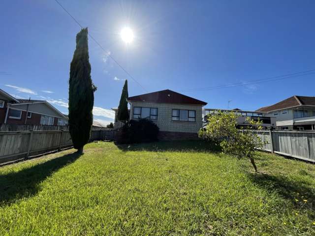 Beautiful warm house in Blockhouse Bay
