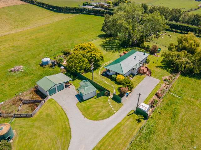 Country Living, Minutes From Town