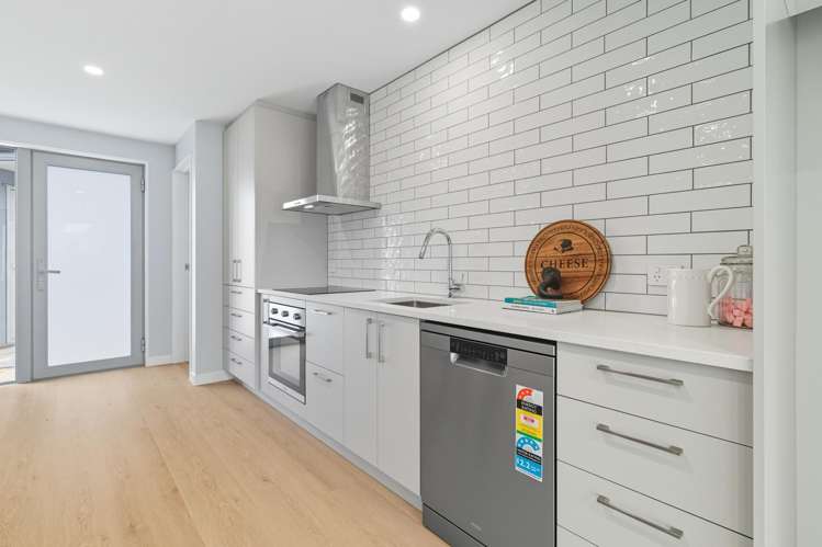 Units 1- 4/89 Jerrold Street North Addington_2