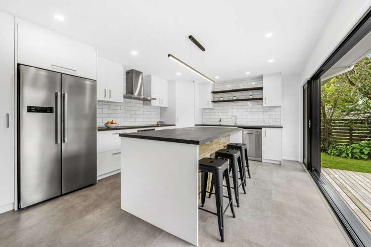28 Mirrabooka Avenue Botany Downs_7