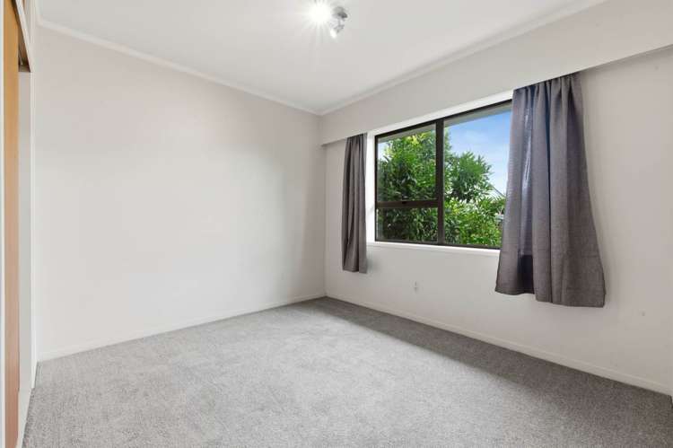 2/6 Tina Place Sunnyhills_14