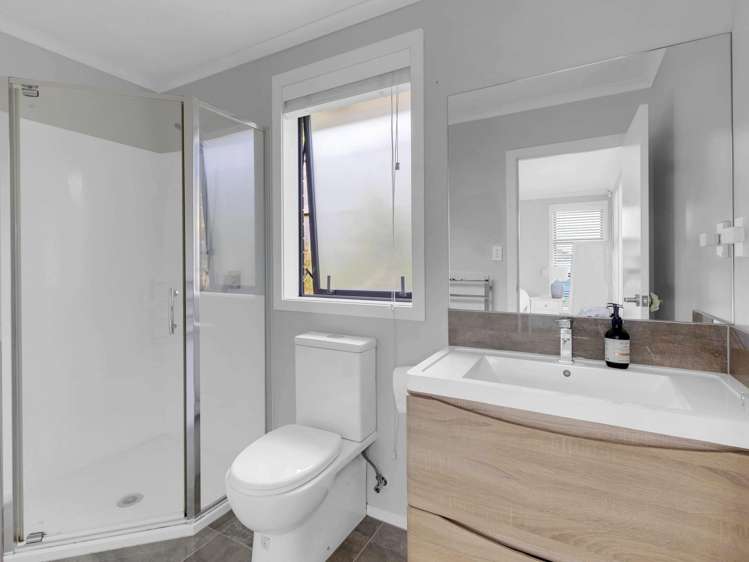26 Cabourne Drive Glenview_11