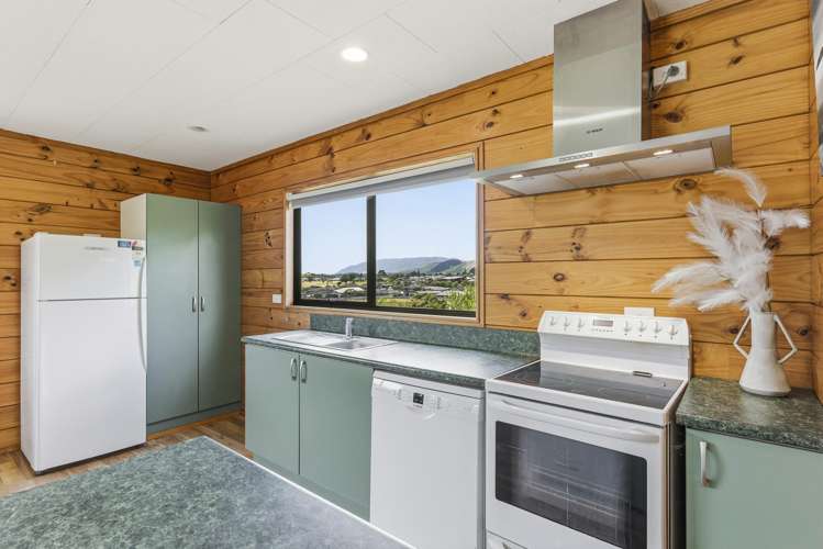 130 Renown Road Raumati South_9