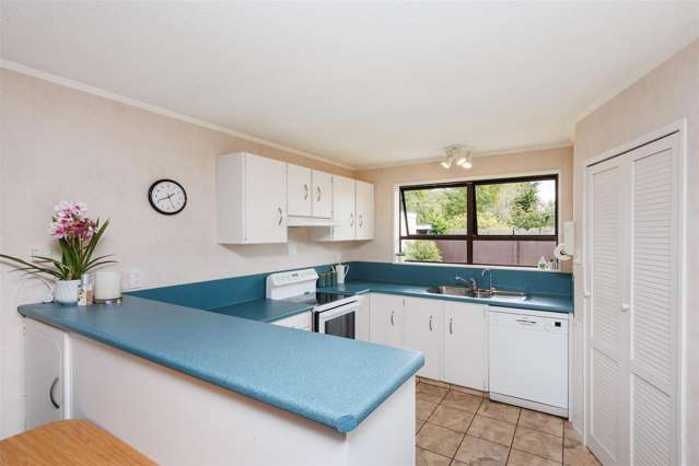 TEAM LEWIS - FAB 3 BED IN TOP LOCATION