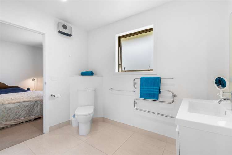 3 Hebbard Court Albert Town_16