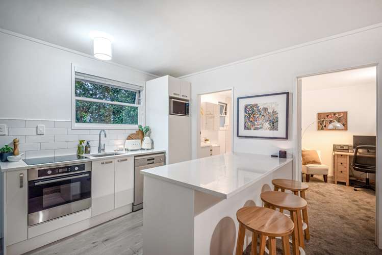 2/69a Landscape Road Mount Eden_16