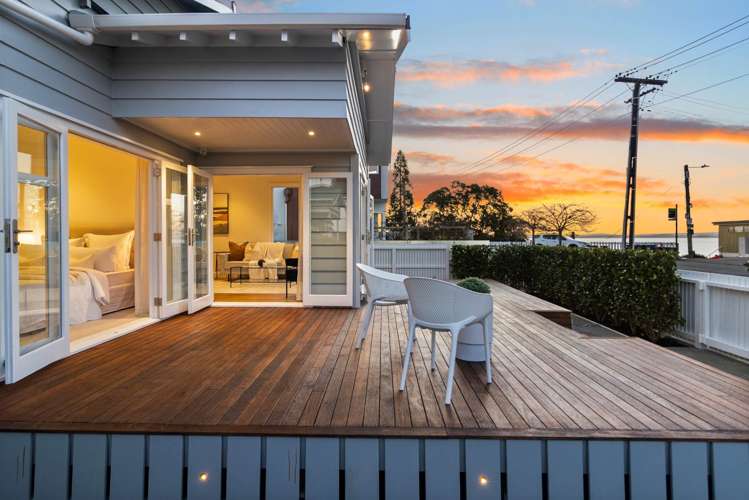 10 Joan Street Pt Chevalier_16