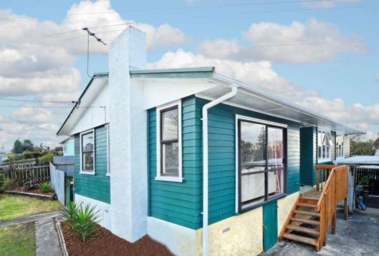 83 Cobham Crescent Kelston_0