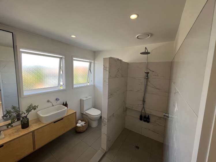 1/4 Beach Road Castor Bay_7