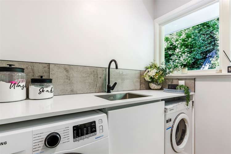 70 Woodbury Street Russley_14