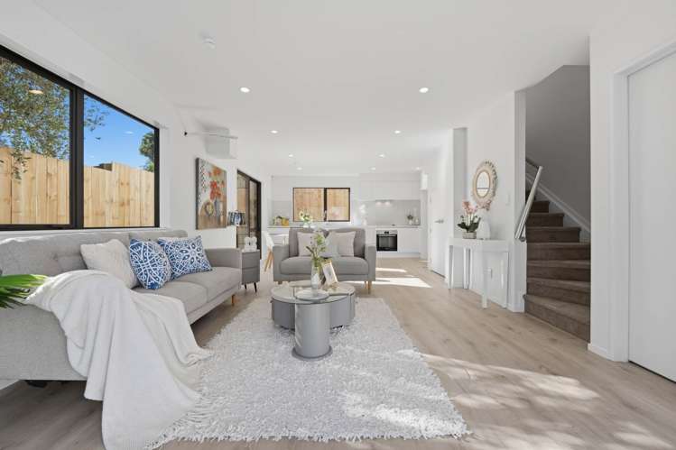 7/3 Gill Avenue Te Atatu Peninsula_1
