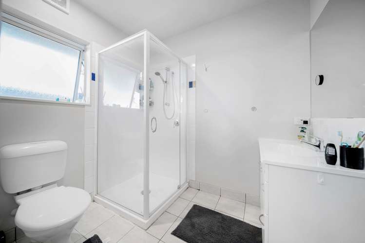 2/96 Thompson Street Queenstown_12