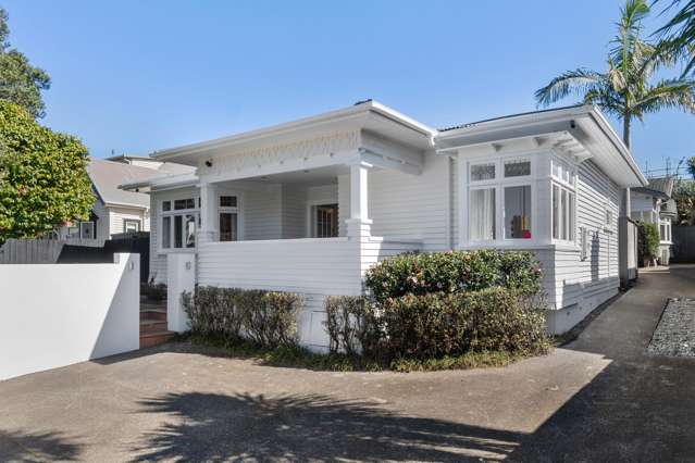 Bungalow Charm, Garden Bliss