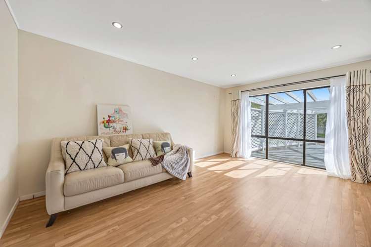 23 Gosford Drive Botany Downs_6