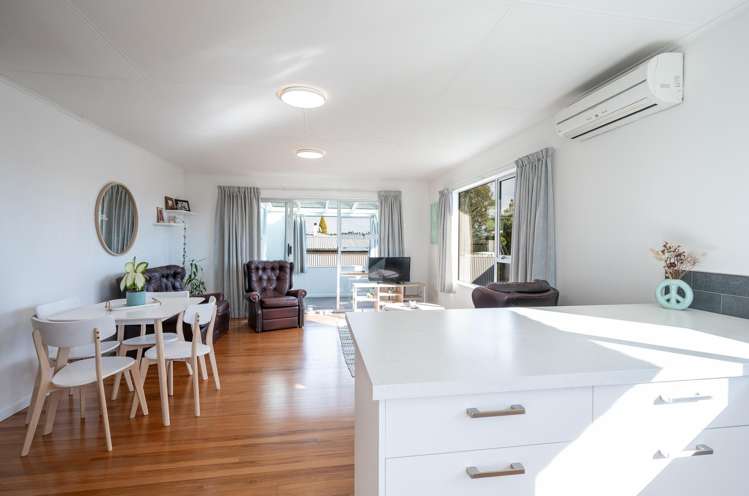 2/4 Challies Way Richmond_9