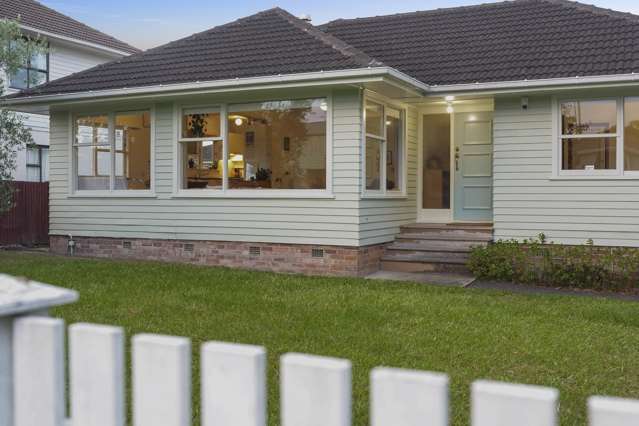 Classic West Auckland Kiwi Living