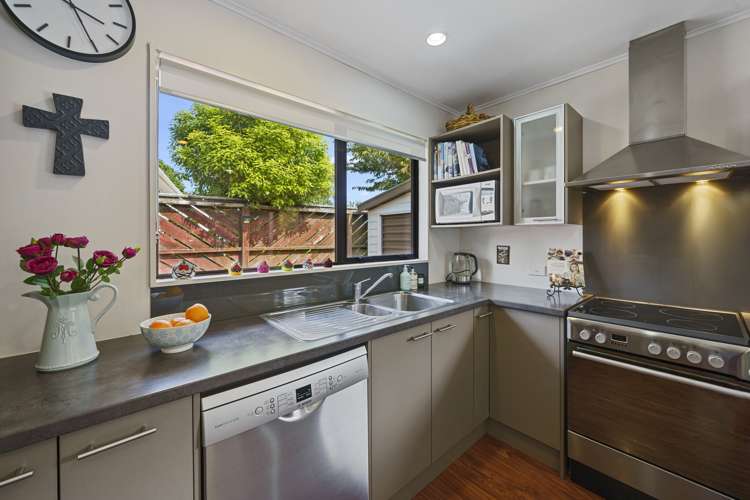 2 Tedder Way Karori_6