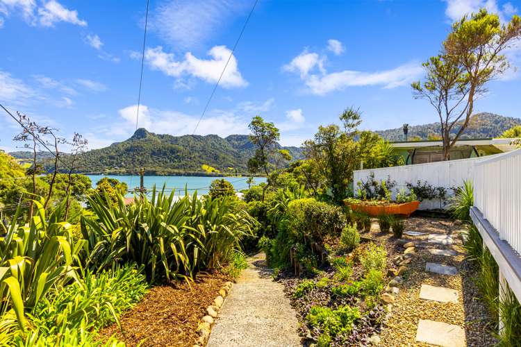 18 Foster Avenue Huia_16