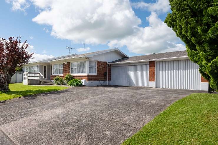 The property at 2 Longwood Place, in Harrowfield, Hamilton, is being sold by a motivated vendor. Photo / Supplied