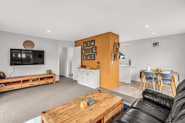 2022 Reconstructed home in top location.