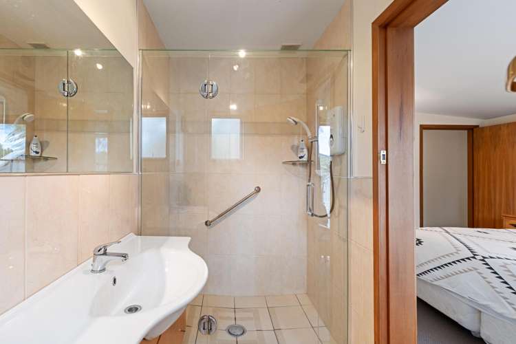 8 Broadway Picton_20