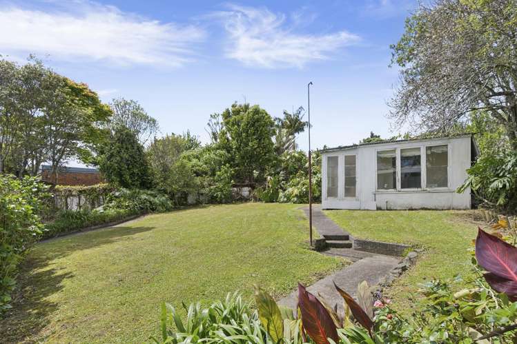 29 Highland Avenue Titirangi_18