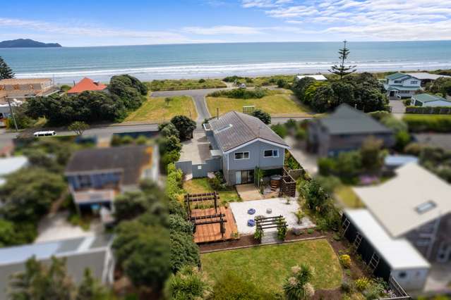 106 Field Way Waikanae Beach_1