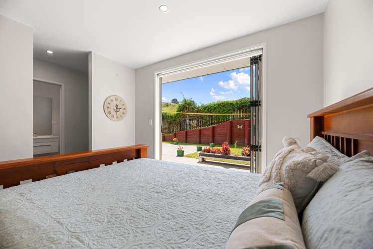 101 Ballintoy Park Drive Welcome Bay_11