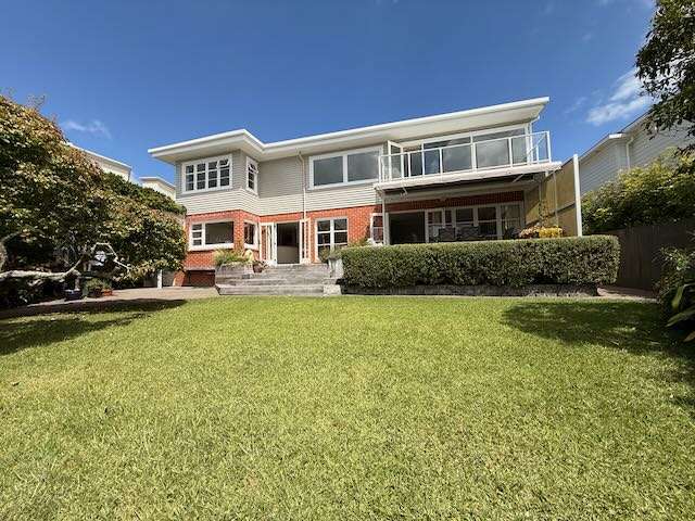 BIG SEA VIEWS FROM A 1950s CLASSIC FAMILY HOME