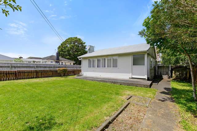 1 & 2/25 Marion Street Silverstream_4