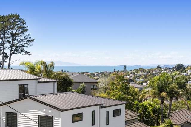 SPACIOUS, RANGI ZONE, OCEAN VIEWS