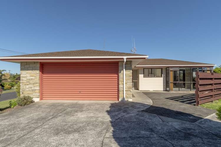 13 Cooneys Drive Matua_11
